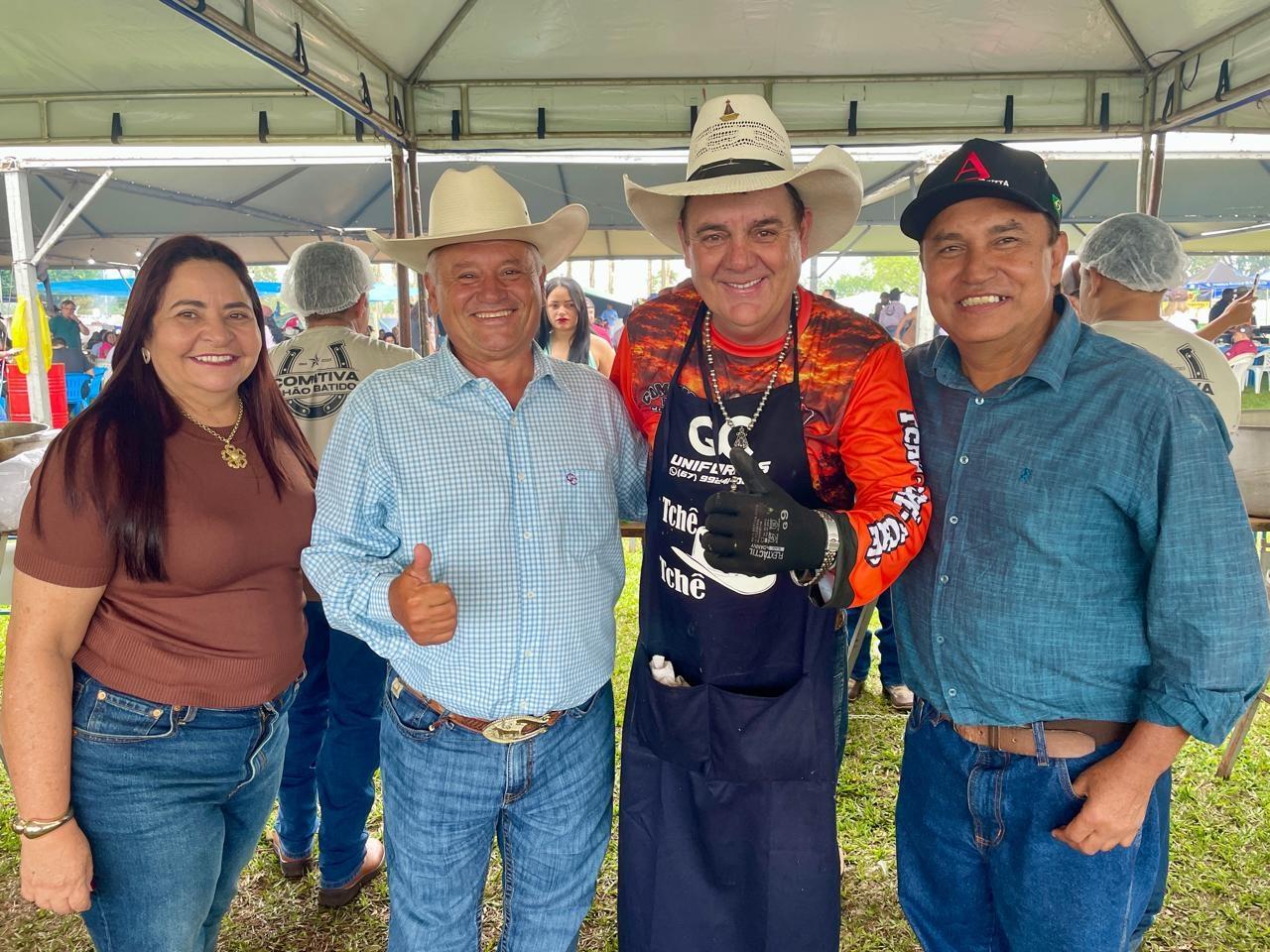 Almoço da cavalgada de Brasilândia começou a ser preparado no sábado e resgata a tradição da culinária caipira