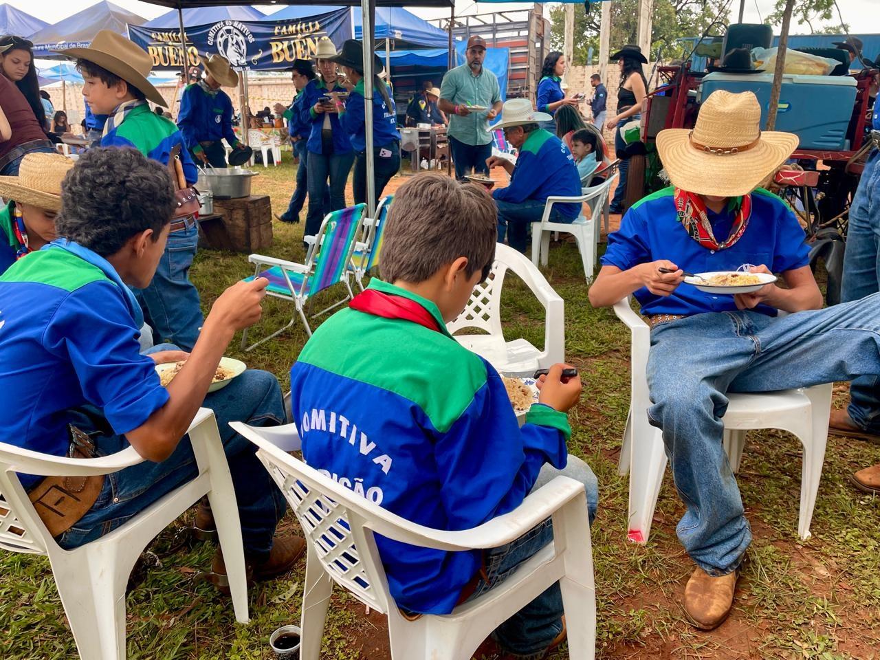 Cavalgada de Brasilândia resgata tradições do campo e mostra que a união da família também faz parte da festa