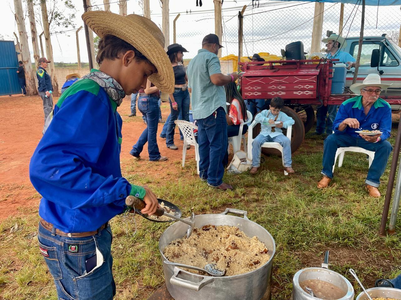 Cavalgada de Brasilândia resgata tradições do campo e mostra que a união da família também faz parte da festa