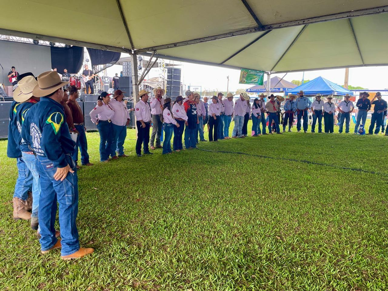 Autoridades e organização da cavalgada de Brasilândia agradecem apoio da população, comitivas e visitantes da região Autoridades e organização da cavalgada de Brasilândia agradecem apoio da população, comitivas e visitantes da região