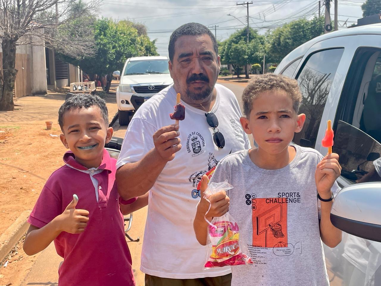 Bolo gigante, brinquedos e muita diversão marcam festa do Dia das Crianças no bairro Vila Haro, em Três Lagoas Bolo gigante, brinquedos e muita diversão marcam festa do Dia das Crianças no bairro Vila Haro, em Três Lagoas