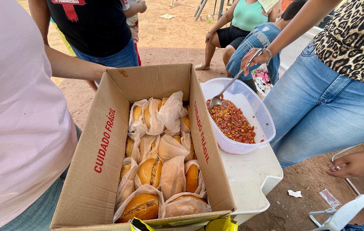 Bolo gigante, brinquedos e muita diversão marcam festa do Dia das Crianças no bairro Vila Haro, em Três Lagoas Bolo gigante, brinquedos e muita diversão marcam festa do Dia das Crianças no bairro Vila Haro, em Três Lagoas