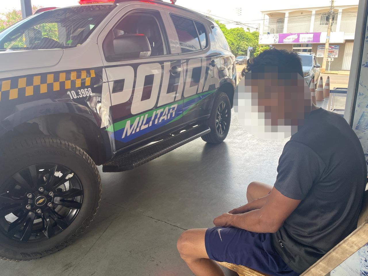 VEJA O VÍDEO: Fez tudo errado: Bêbado de VW Parati quase bate em bombas, abastece, não paga, nem consegue soprar o bafômetro e ainda ajoelha e chora diante da polícia em Três Lagoas VEJA O VÍDEO: Fez tudo errado: Bêbado de VW Parati quase bate em bombas, abastece, não paga, nem consegue soprar o bafômetro e ainda ajoelha e chora diante da polícia em Três Lagoas