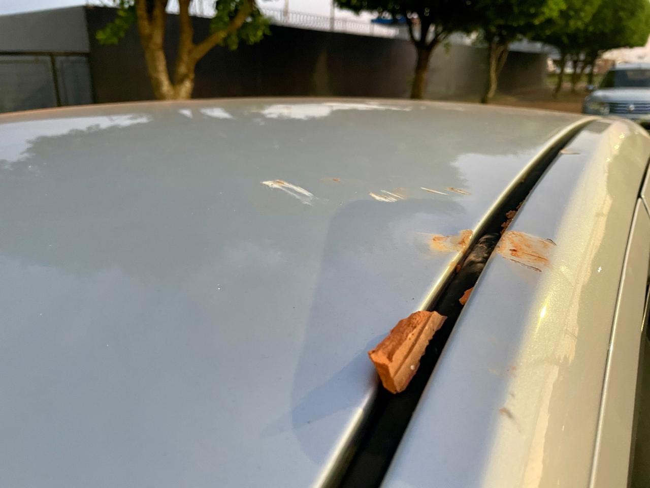“Xerife do bairro” destrói carro de vizinhos com marreta, fica pianinho diante da polícia e chora com medo de ir para o presídio em Três Lagoas “Xerife do bairro” destrói carro de vizinhos com marreta, fica pianinho diante da polícia e chora com medo de ir para o presídio em Três Lagoas