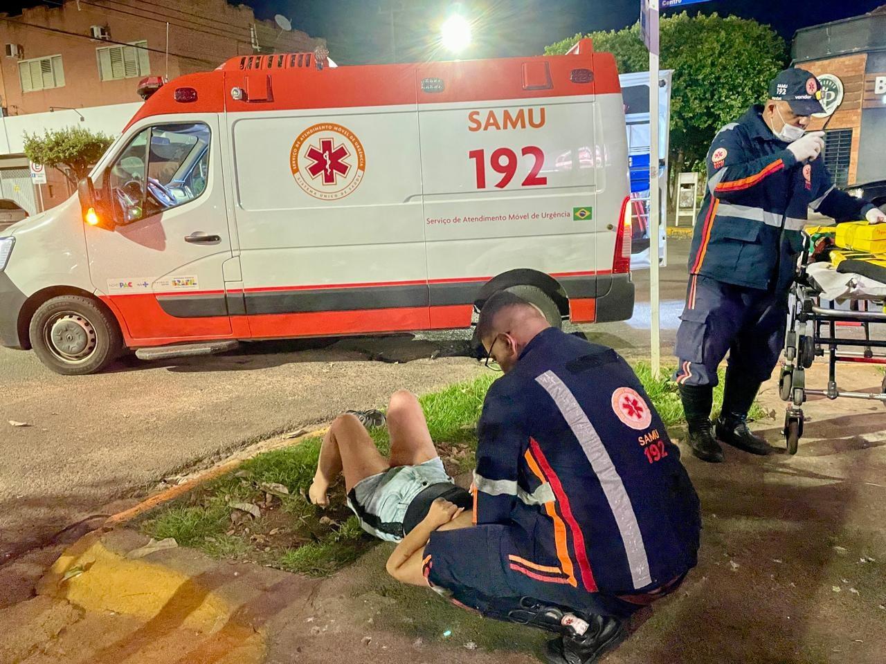 Câmeras registram grave acidente entre moto e Fiat Uno no centro de Três Lagoas; motociclista fica ferida Câmeras registram grave acidente entre moto e Fiat Uno no centro de Três Lagoas; motociclista fica ferida
