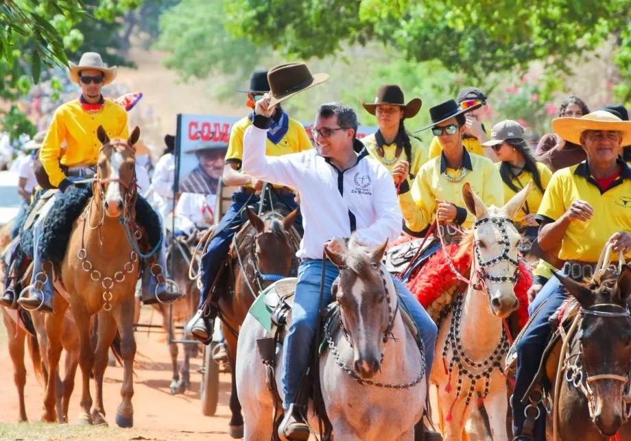 Prefeito Cassiano Maia participa a cavalo da 19ª Cavalgada do Arapuá e prestigia tradição sertaneja em Três Lagoas