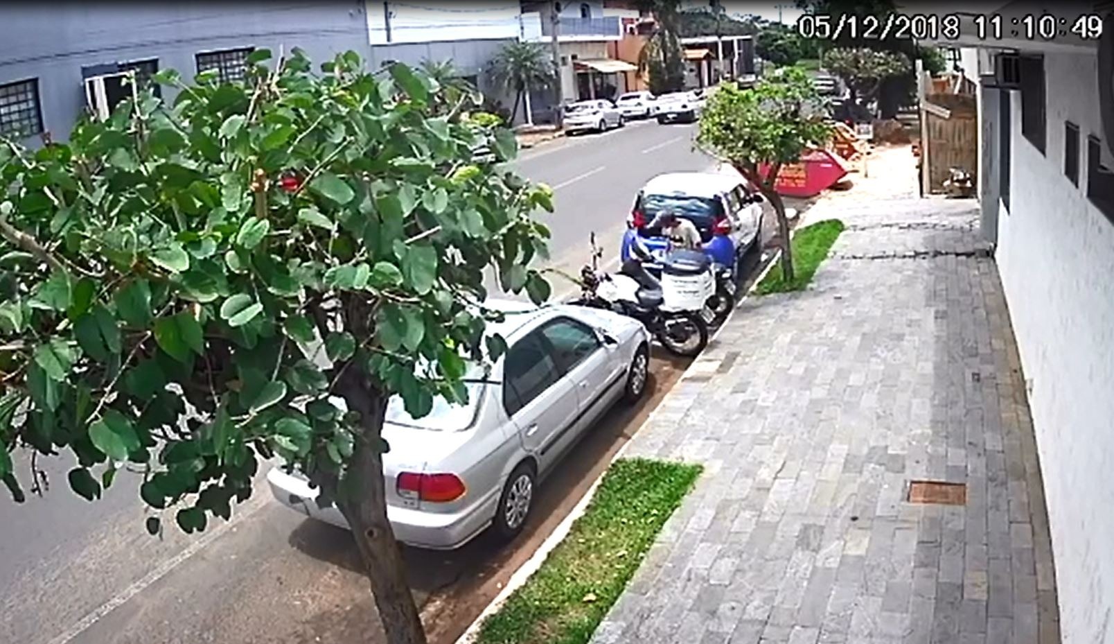 Câmera de monitoramento registra furto de moto no São Jorge
