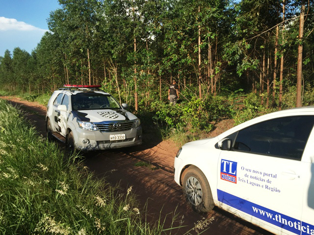 Polícia faz “caçada” em floresta para encontrar assassino de adolescente 