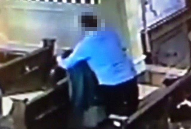 Mulher tem bolsa furtada dentro de igreja de Três Lagoas Mulher tem bolsa furtada dentro de igreja de Três Lagoas