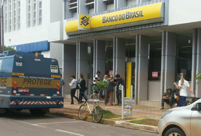 Sem previsão para acabar, greve paralisa todas as agências bancárias de Três Lagoas Sem previsão para acabar, greve paralisa todas as agências bancárias de Três Lagoas