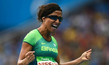 Silvânia Costa conquistou o ouro no salto em distância T11 Silvânia Costa conquistou o ouro no salto em distância T11
