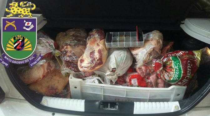 Trio furta carnes de restaurante, tentam fugir da polícia e dois acabam presos em Brasilândia Trio furta carnes de restaurante, tentam fugir da polícia e dois acabam presos em Brasilândia