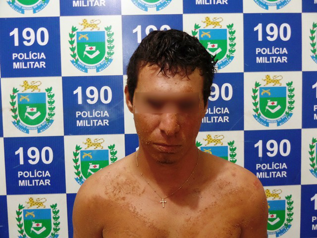 Jovem armado com faca e estilete tenta matar vizinha e provoca tumulto no Ipacarai Jovem armado com faca e estilete tenta matar vizinha e provoca tumulto no Ipacarai