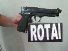 Jovem preso: Após denúncia de ameaça, ROTAI apreende pistola Jovem preso: Após denúncia de ameaça, ROTAI apreende pistola