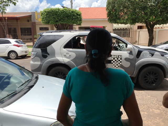 Mulher é assaltada na frente de badalado restaurante Mulher é assaltada na frente de badalado restaurante