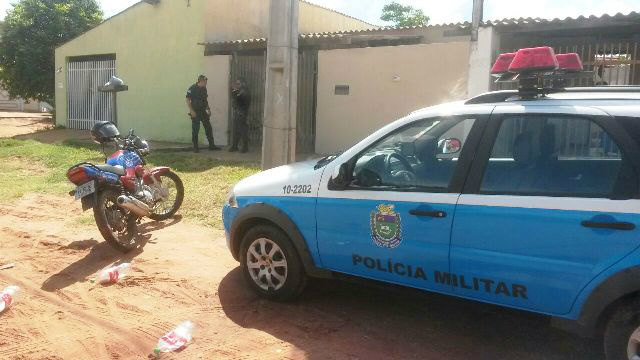 Mulher briga com marido e depois mente dizendo que foi esfaqueada por ele