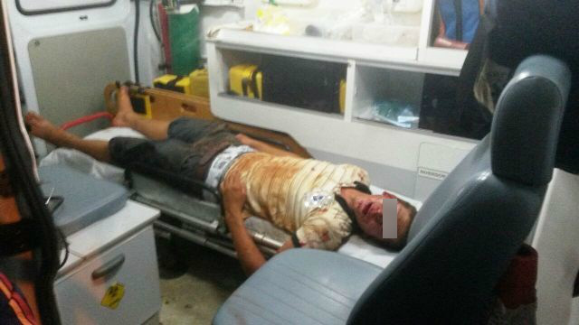 Jovem se envolve em briga de bar e acaba espancado