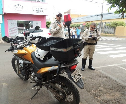 Agentes de trânsito recuperam moto roubada na área central de Três Lagoas 