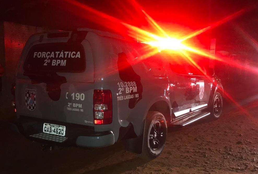 Vítima de agressão, mulher se tranca no banheiro para fugir de autor