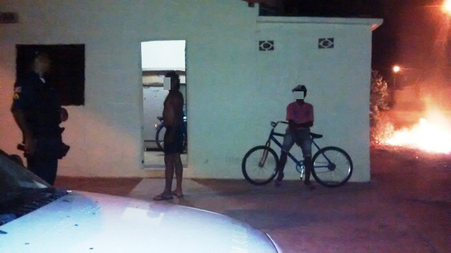 Adolescente passa a noite na rua com amigos e depois denuncia o pai por abandono