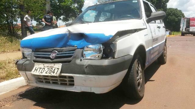 Fiat Uno da prefeitura se envolve em acidente no bairro Vila Alegre
