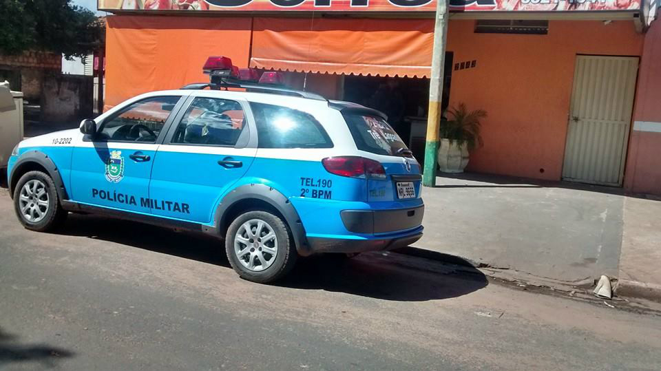 Homem entra para comprar lasanha e acaba praticando assalto a mercado
