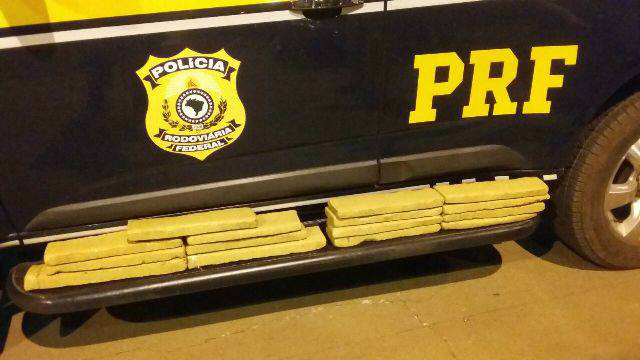 Irmãs são presas depois de serem flagradas com maconha que seria levada para SP