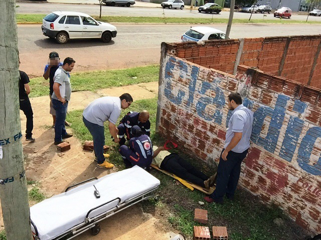 Haitiano sofre acidente e é socorrido pelo SAMU ao Hospital Auxiliadora 