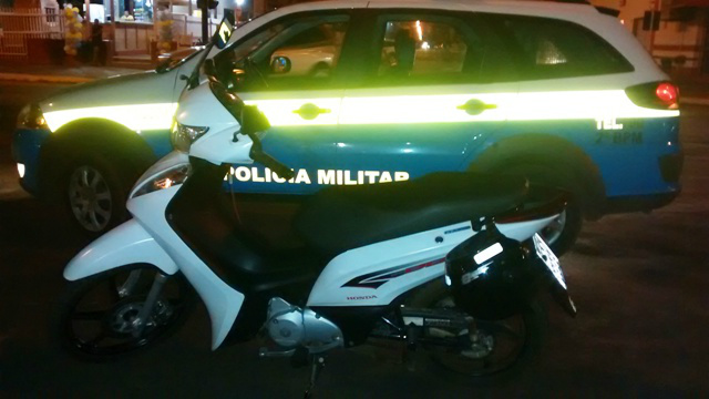 Jovens ficam feridas ao cairem de moto no centro de Três Lagoas