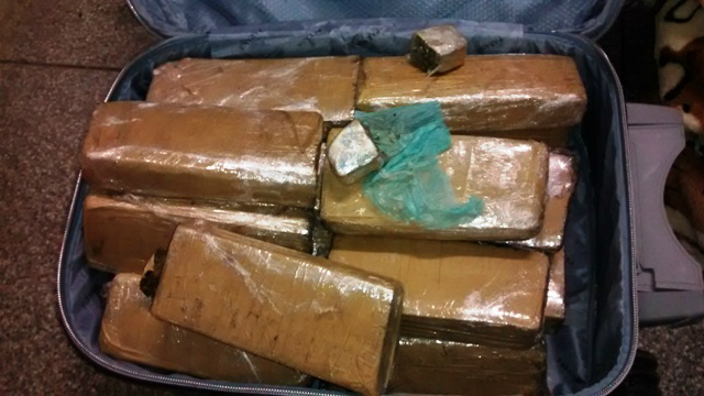 Quase 60 kg de maconha com destino a Três Lagoas e São Paulo são apreendidos pela PRF Quase 60 kg de maconha com destino a Três Lagoas e São Paulo são apreendidos pela PRF