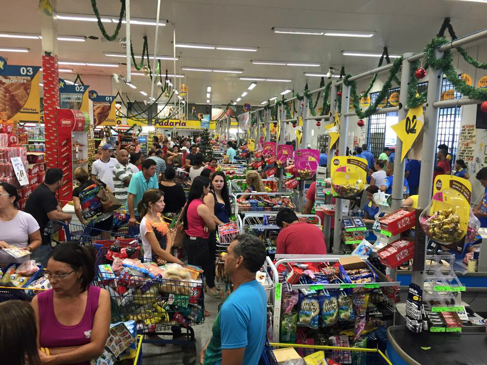 Supermercados já estão lotados para as compras de Natal 