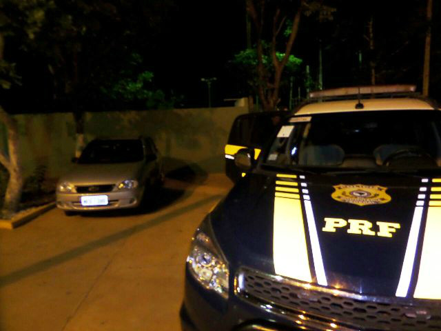 P.R.F. prende pintor que conduzia veículo adulterado