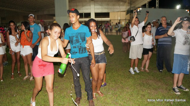 Três-lagoenses lotam a Lagoa Maior para festa do Réveillon Três-lagoenses lotam a Lagoa Maior para festa do Réveillon