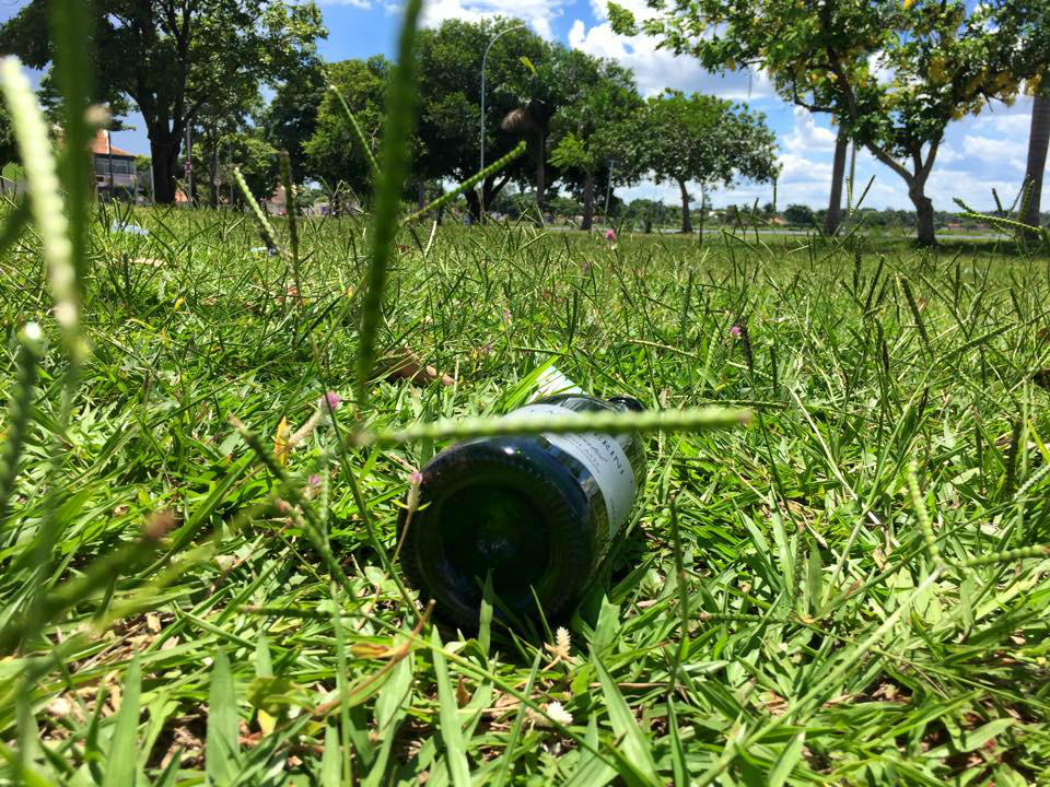Após Réveillon, lagoa fica tomada pela sujeira deixada pelos visitantes Após Réveillon, lagoa fica tomada pela sujeira deixada pelos visitantes