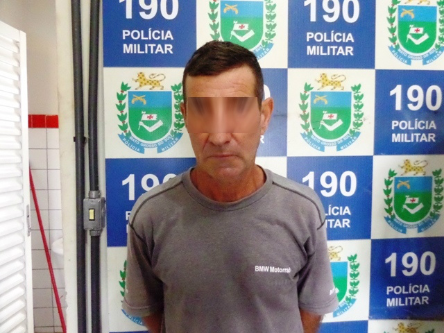 Rádio Patrulha aborda suspeito e cumpre mandado de prisão Rádio Patrulha aborda suspeito e cumpre mandado de prisão