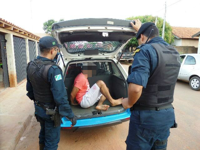 Polícia encontra drogas ao averiguar ameaça com arma de fogo Polícia encontra drogas ao averiguar ameaça com arma de fogo