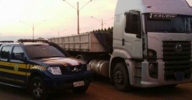 Caminhoneiro é preso com R$ 80 mil em roupas contrabandeadas da Bolívia