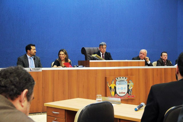 Câmara faz sessão extraordinária para limpar a pauta de 2016