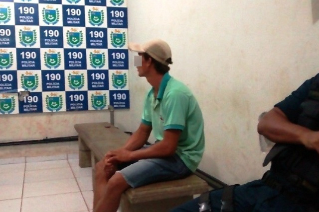 Filho agride violentamente a própria mãe e a ameaça de morte