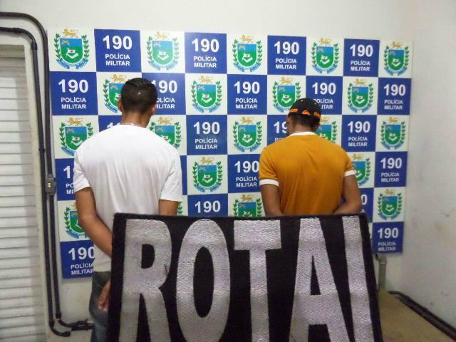 Jovens são flagrados pela ROTAI com drogas e condutor sem C.N.H.