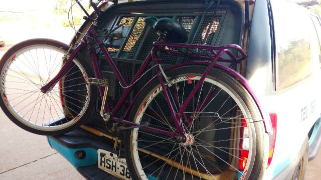 Comerciante que vendeu bicicleta furtada é detido com seu cliente 