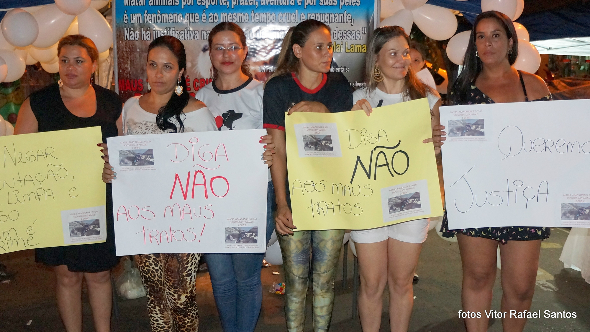 Protesto em Feira Noturna clama por Justiça de cachorro morto a pauladas 