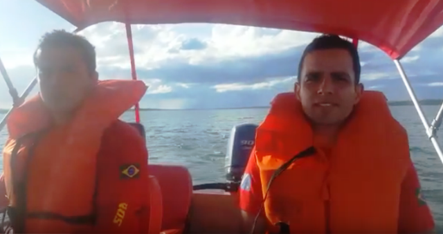 Bombeiros continuam buscas para tentar encontrar supostas vítimas de afogamento Bombeiros continuam buscas para tentar encontrar supostas vítimas de afogamento