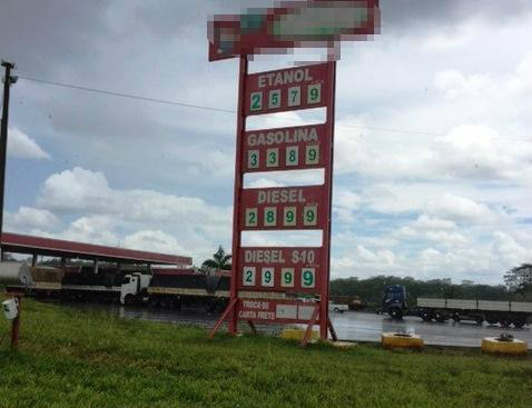 Com gasolina a R$ 4,15, consumidor compra combustível em Estado vizinho Com gasolina a R$ 4,15, consumidor compra combustível em Estado vizinho