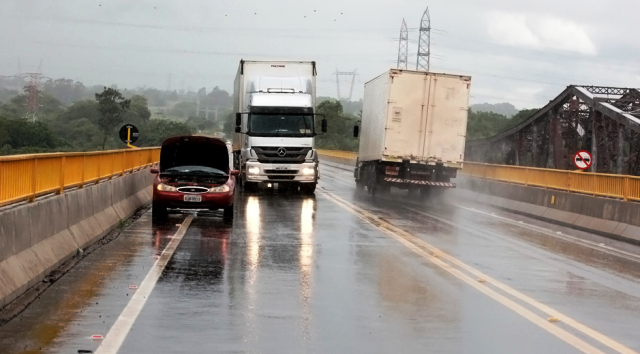 Falta de acostamento na nova ponte entre Três Lagoas e Castilho pode ocasionar grave acidente Falta de acostamento na nova ponte entre Três Lagoas e Castilho pode ocasionar grave acidente