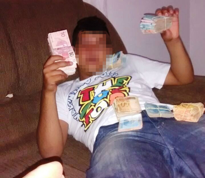 Estudante apreendido com arma ostentava dinheiro nas redes sociais 
