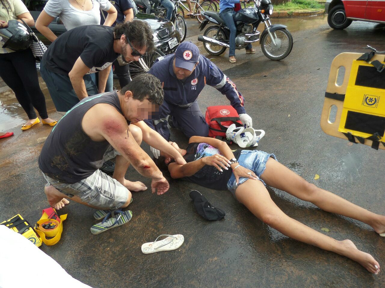 Acidente com moto deixa marido e mulher feridos no Santos Dumont Acidente com moto deixa marido e mulher feridos no Santos Dumont
