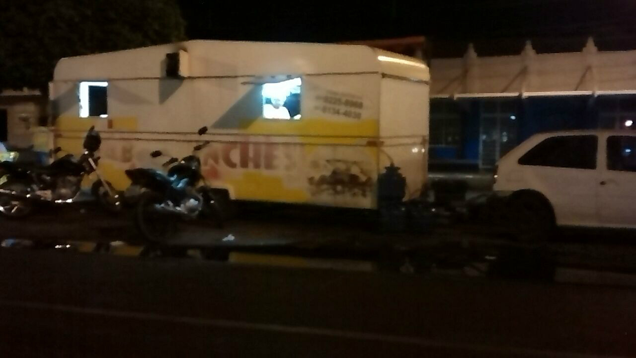 “Fábio Lanches” é assaltado por ladrões que estavam em Silverado “Fábio Lanches” é assaltado por ladrões que estavam em Silverado