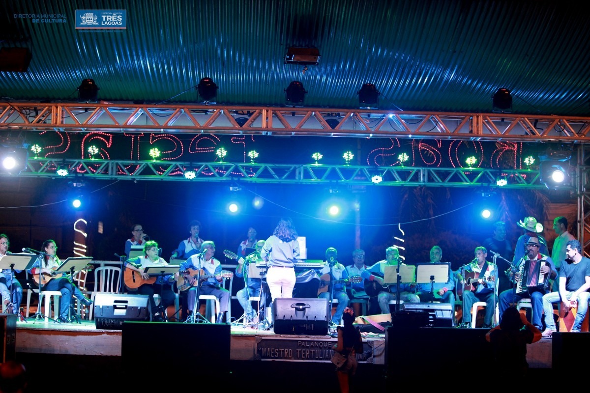 Serenata e Bazar de Natal tem início com a Orquestra Municipal de Viola