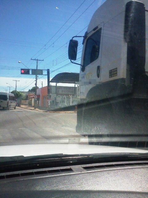 Internauta denuncia tráfego irregular de carretas na área urbana Internauta denuncia tráfego irregular de carretas na área urbana